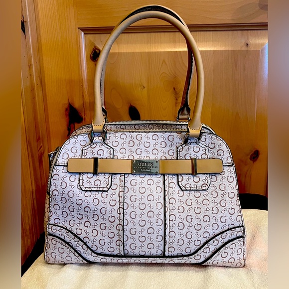 Guess Purse - Picture 1 of 9